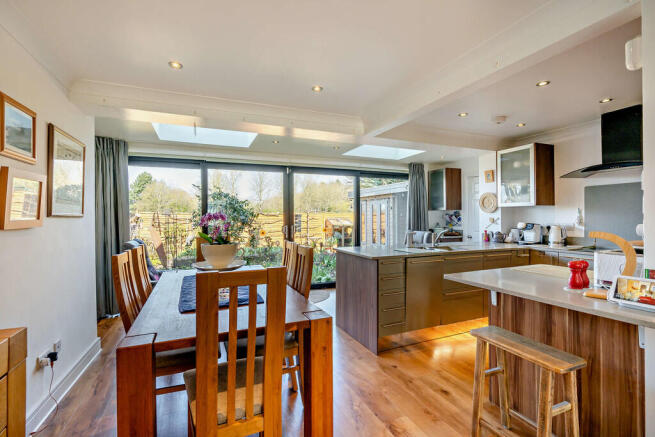 8683534-interior0...