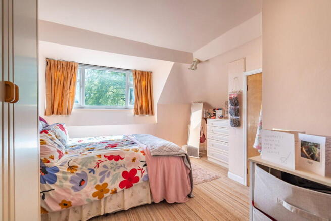 4 bed Semi-Detached for sale Image 10