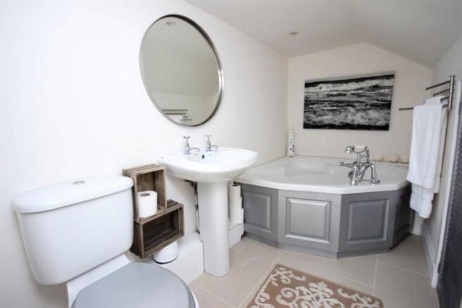 Bedroom 5 Ensuite