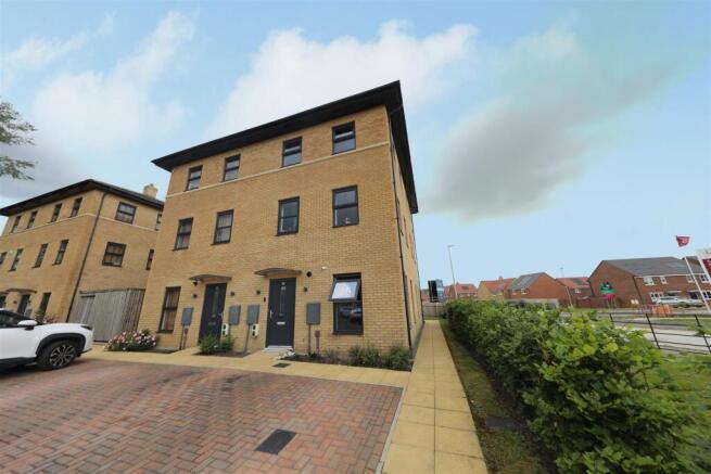 2 bed Town House for sale Image 10