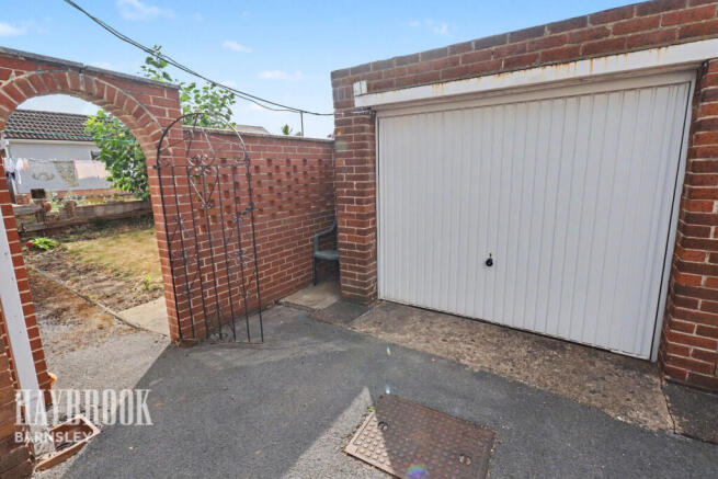 2 bed Semi-Detached Bungalow for sale Image 8
