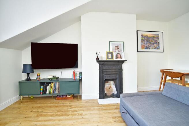 2 bed Flat for sale Image 6