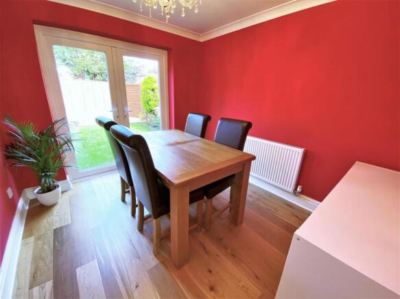 DINING ROOM .jpg