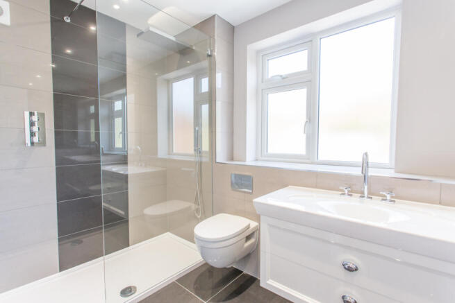 Luxurious en-suite shower room