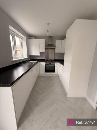 3 bed Semi-Detached for sale Image 8
