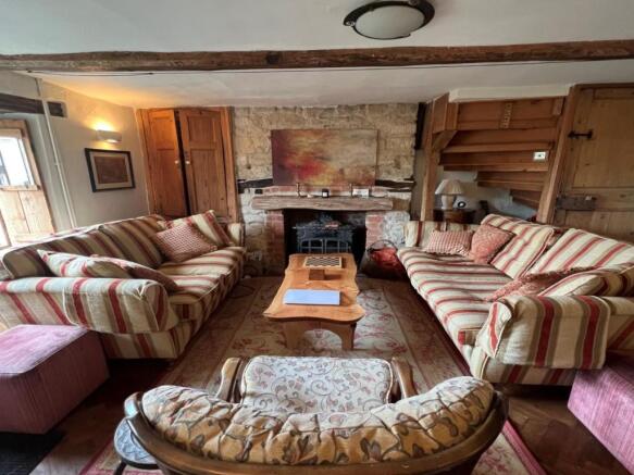 Lounge 2.jpg
