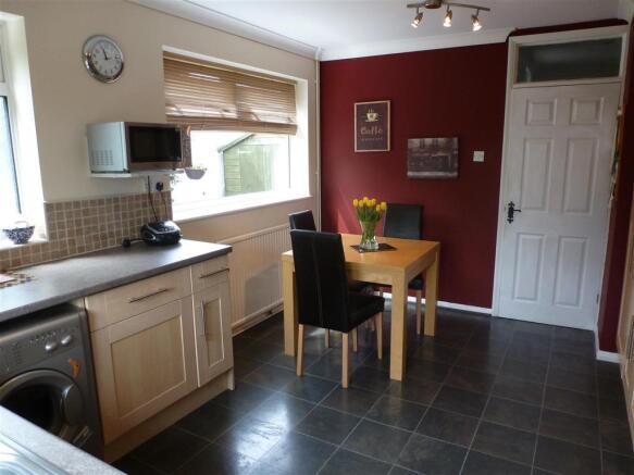 Kitchen / Dining Area