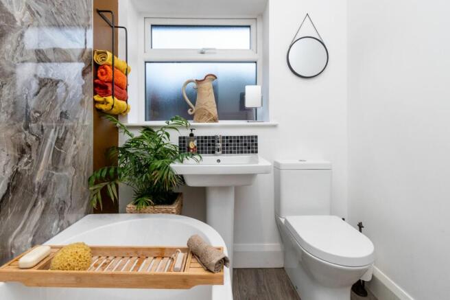 Bedrooms & Bathrooms