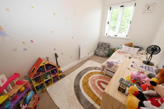 2 bed Terraced to rent Image 4