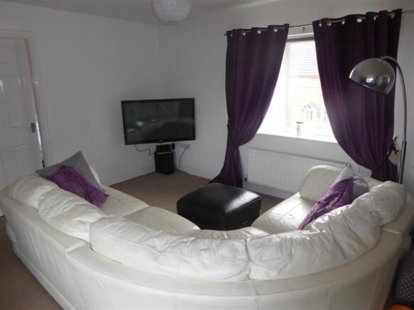 LIVING ROOM AREA