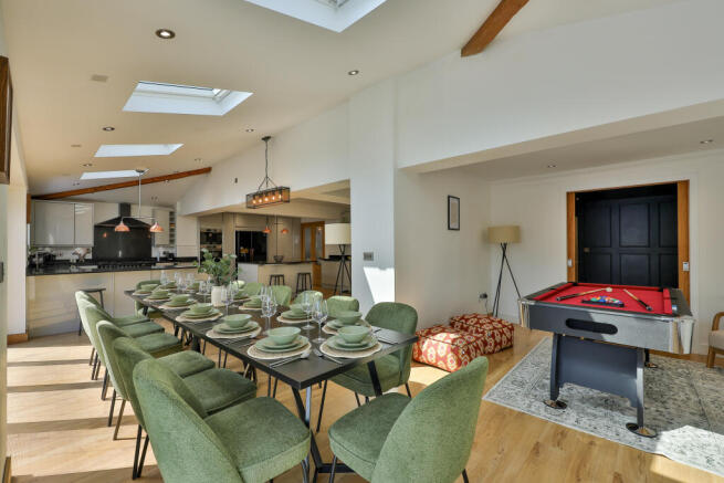 6 bed Detached for sale Image 3