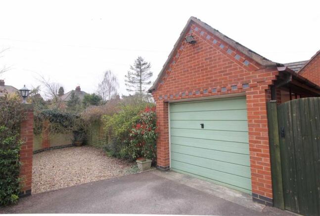 GARAGE & PARKING