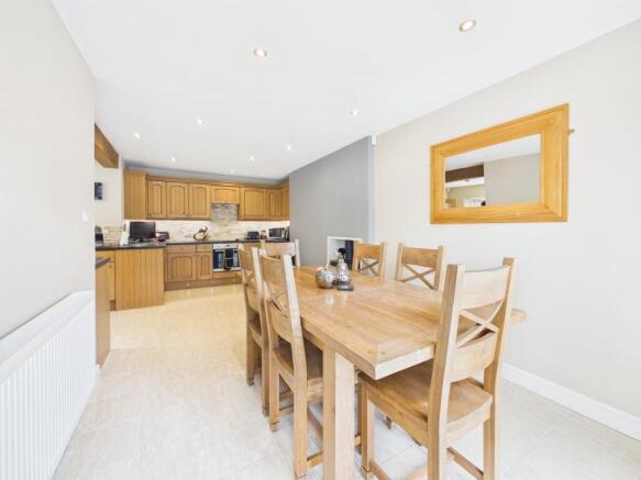 open plan dining/kitchen