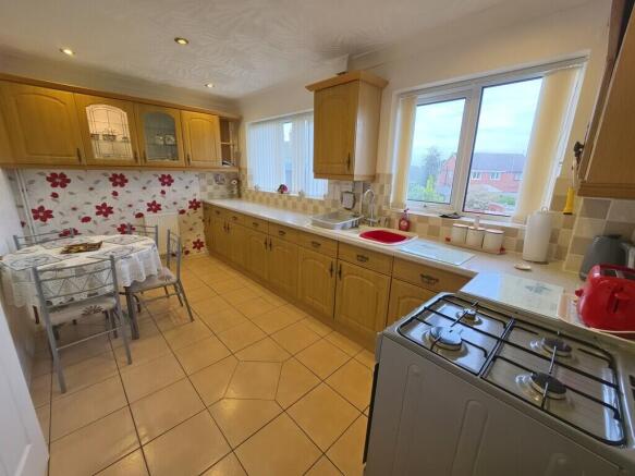 Townfield Close, Talke, Stoke-on-Trent photo 4