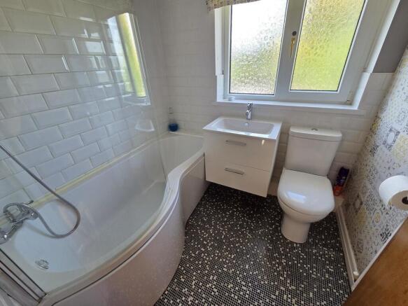 3 bed Semi-Detached to rent Image 7