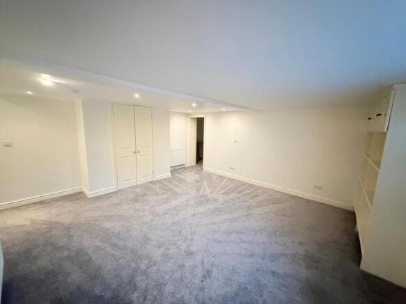 2 bed Flat to rent Image 4