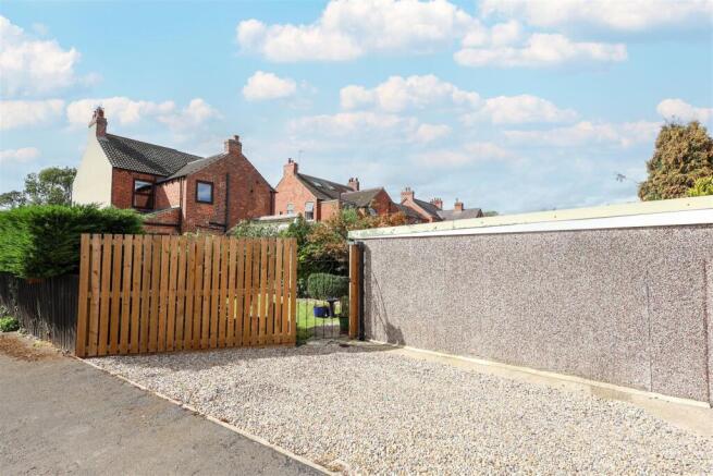 2 bed Semi-Detached for sale Image 10