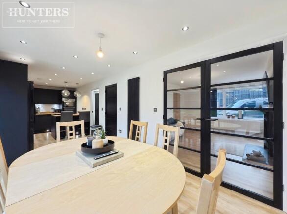 5 bed Detached for sale Image 7