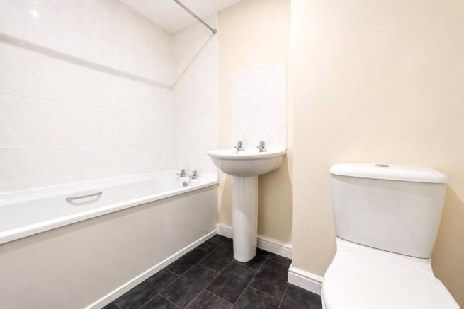 3 bed Terraced to rent Image 6
