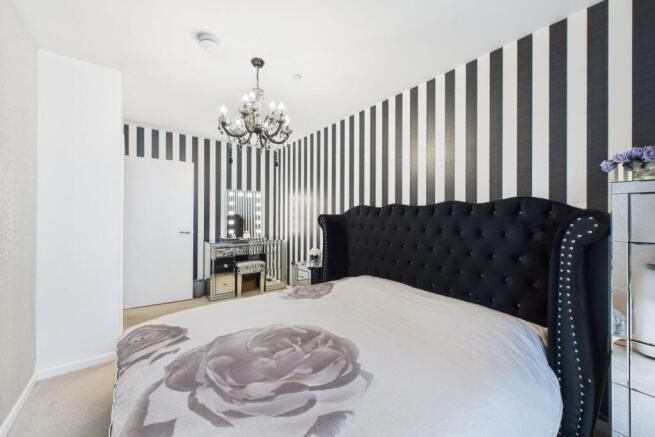 Modern 2-Bedroom Flat in Prestigious Battersea Re