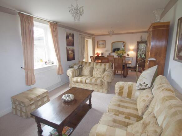 Lounge/Dining Room