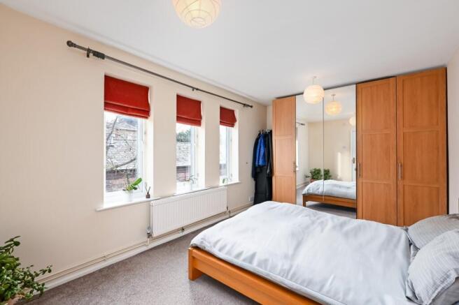 5 bed Detached for sale Image 12