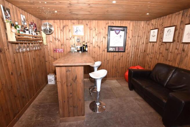 Bar/Entertainment Room