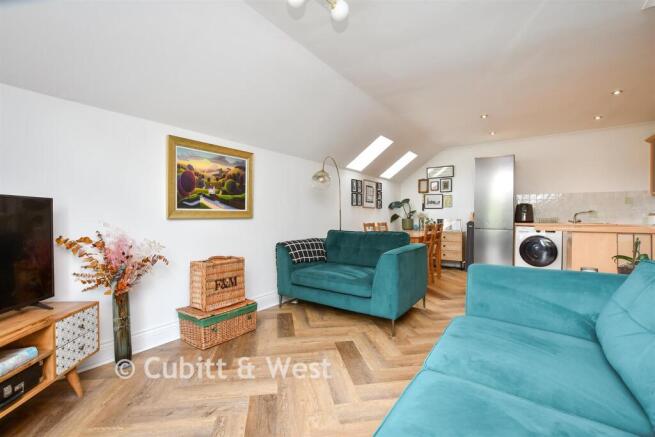 Kitchen / Lounge / Diner