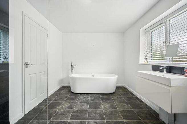 Bedroom One - en-suite bath.jpg