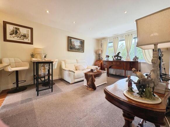 2 bed Apartment for sale Image 4