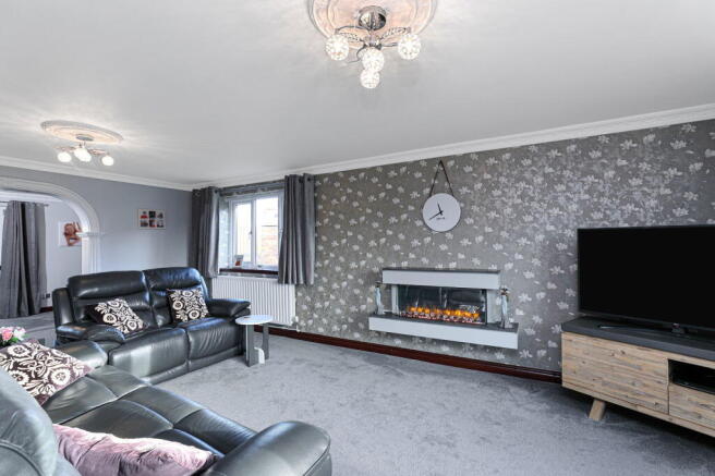 4 bed Detached for sale Image 7