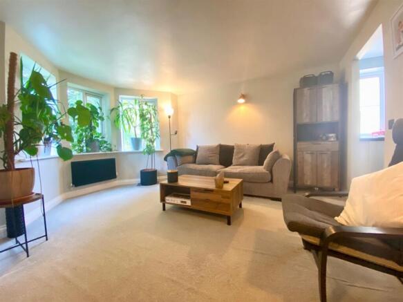 Lounge 2.jpg