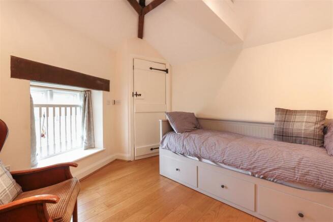Bed2.2.jpg