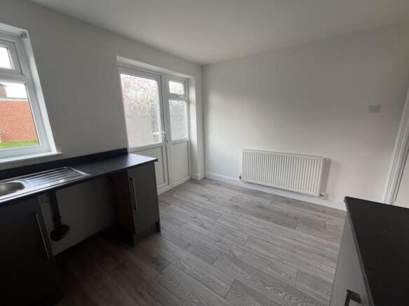 2 bed Semi-Detached to rent Image 5