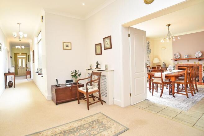 3 bed Bungalow for sale Image 8