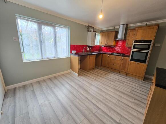 3 bed Terraced to rent Image 4