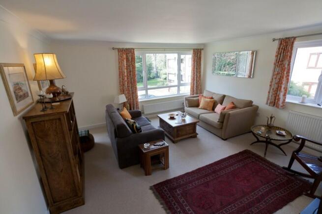 Lounge property to l