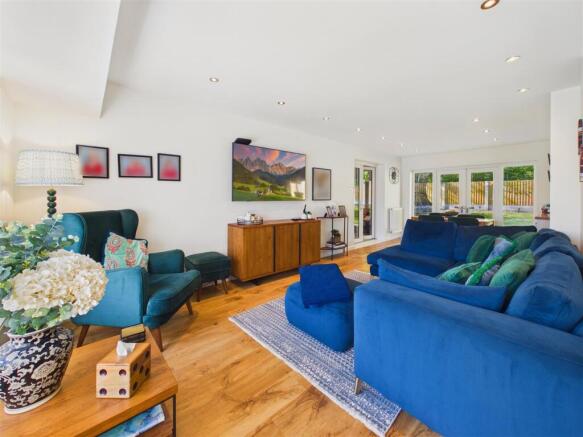 4 bed Detached for sale Image 8