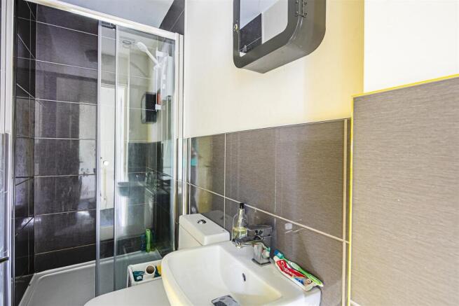 3 bed House to rent Image 4