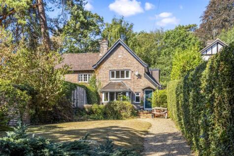 Coopers Green, Uckfield, TN22 3AA