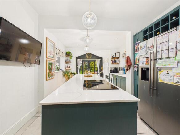 4 bed Semi-Detached for sale Image 5