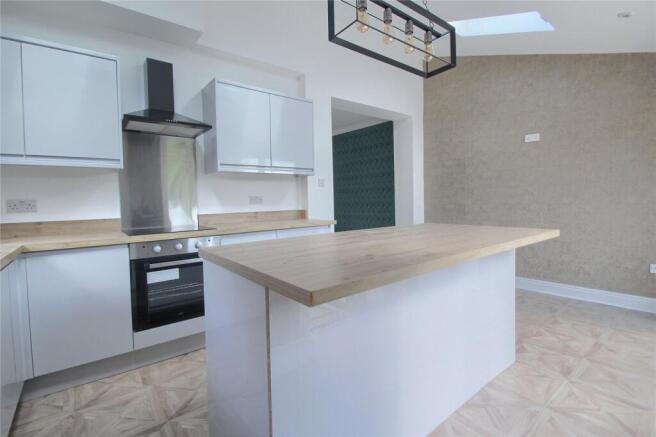 4 bed Semi-Detached for sale Image 6