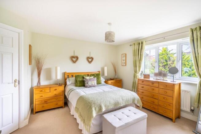 4 bed Detached for sale Image 12