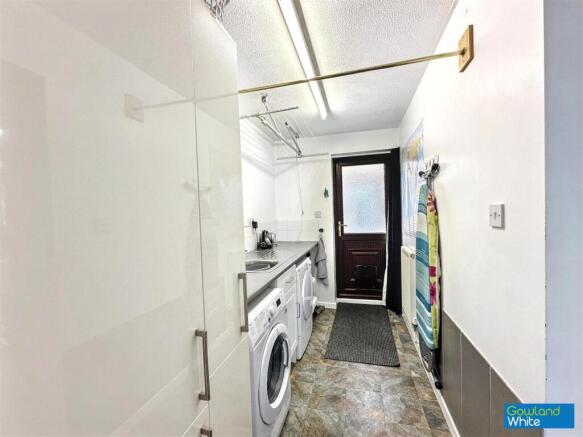 4 bed Detached for sale Image 10