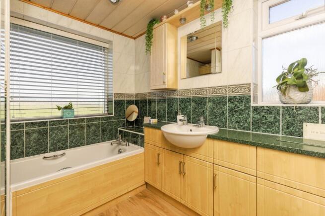 4 bed Semi-Detached for sale Image 11
