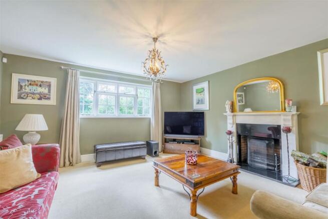 Living Room (7)-HDR copy.jpg