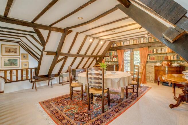 5 bed Detached for sale Image 8