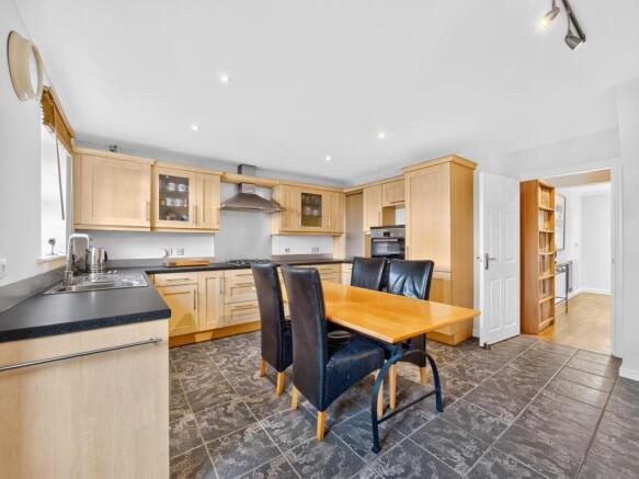 4 bed Town House for sale Image 7