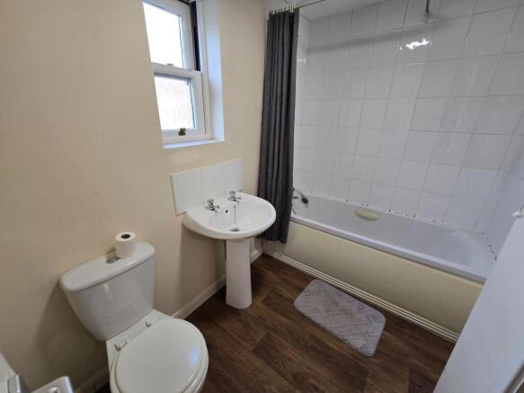 1 bed Flat to rent Image 4