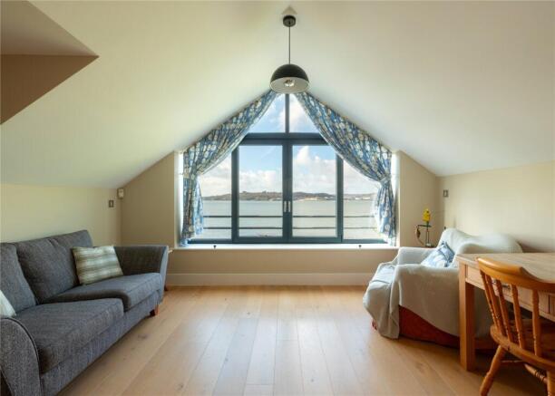 Bedroom / Study
